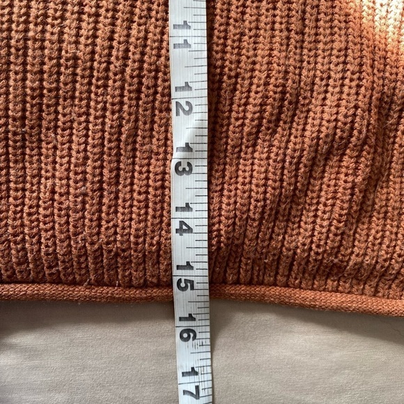 Wild Fable Scoop-neck Pullover Cropped Boxy Sweater Size: Medium - Picture 4 of 5